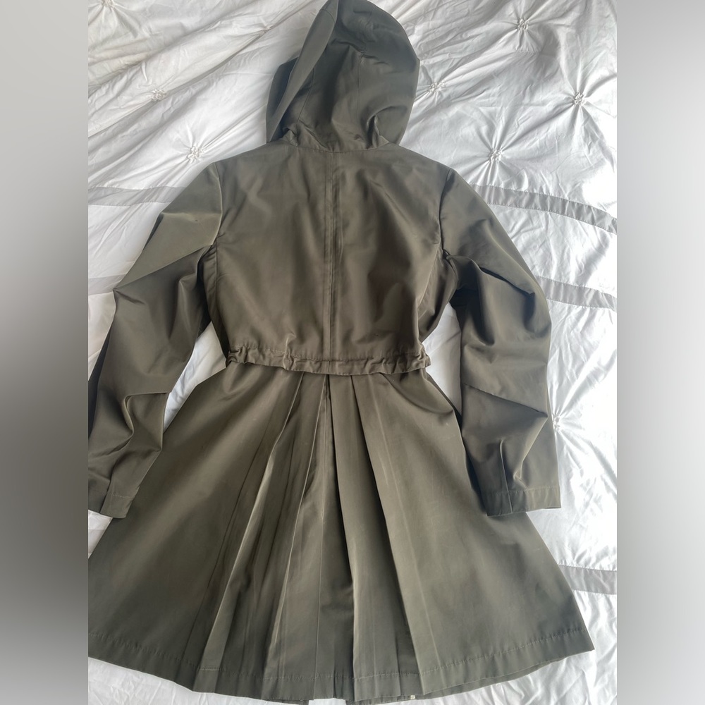 Jane Post water repellent raincoat🌦️
